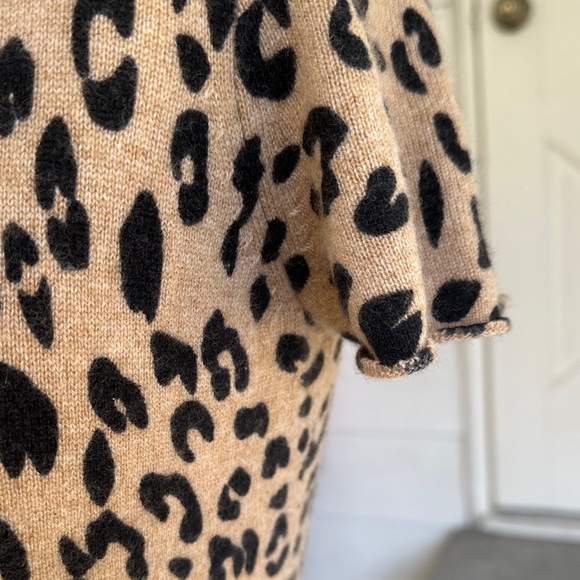 100% Cashmere J. Crew Cheetah  Print Short Sleeve Top - Picture 2 of 7